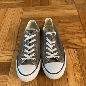 Chuck Taylor’s Low Top men’s 8/women’s 10